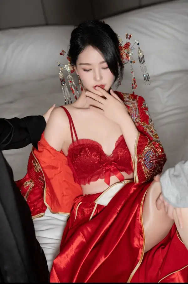 Vol. 8376 利世《私购流出》(54P + 2V)