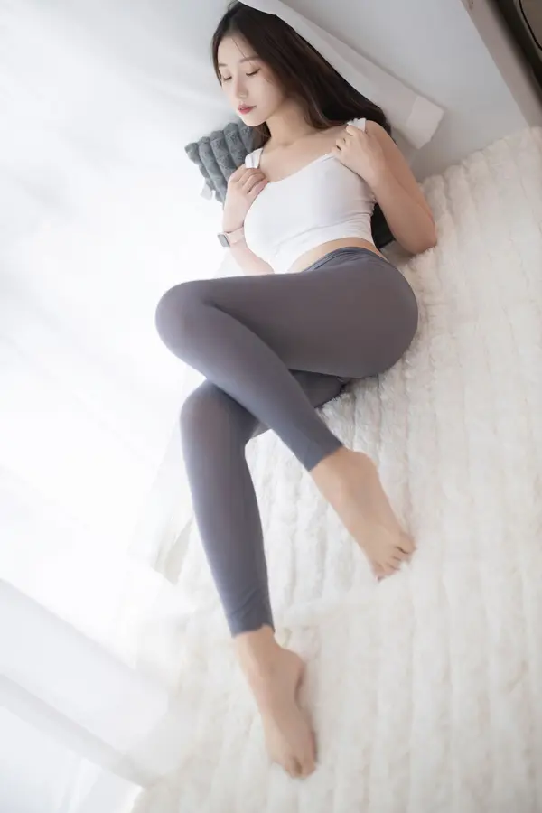 杏子Yada《开档瑜伽》(110P)