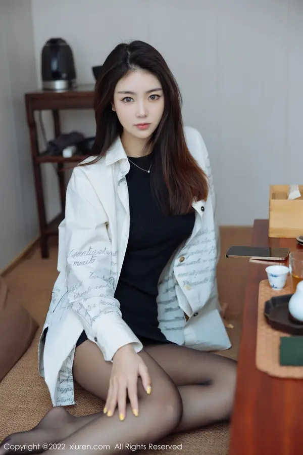 Vol. 04832 可乐Vicky(46P)