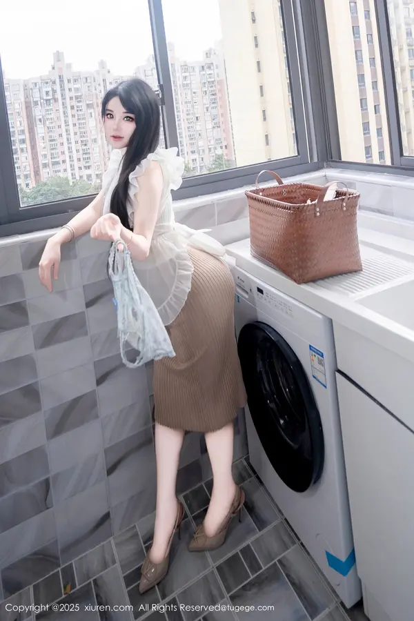 Vol. 11010 汐汐爱吃草莓(84P)