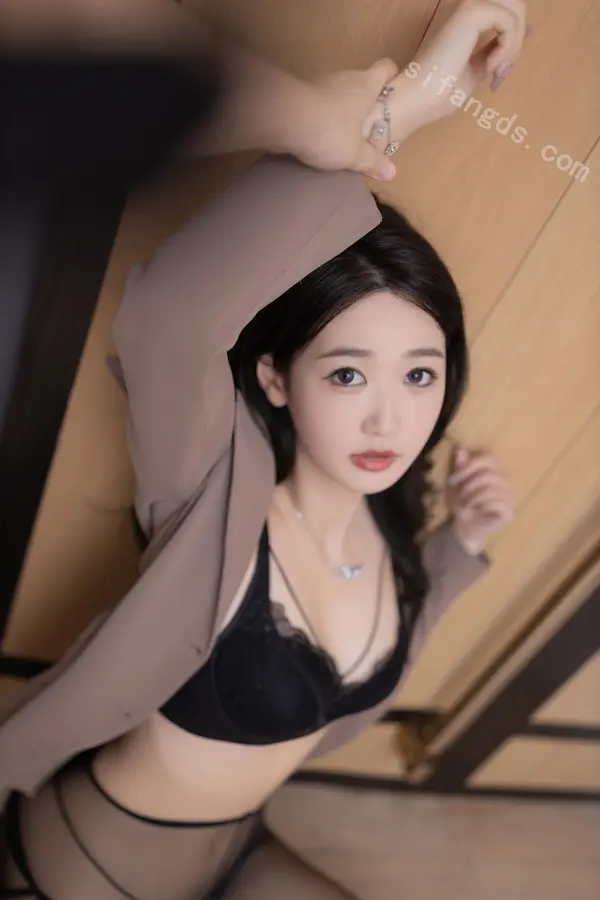 Vol. 8824 唐安琪《私购流出》(91P + 2V)