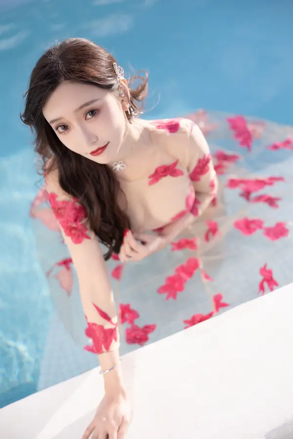 Vol. 0691 王馨瑶《私购流出》(76P + 1V)