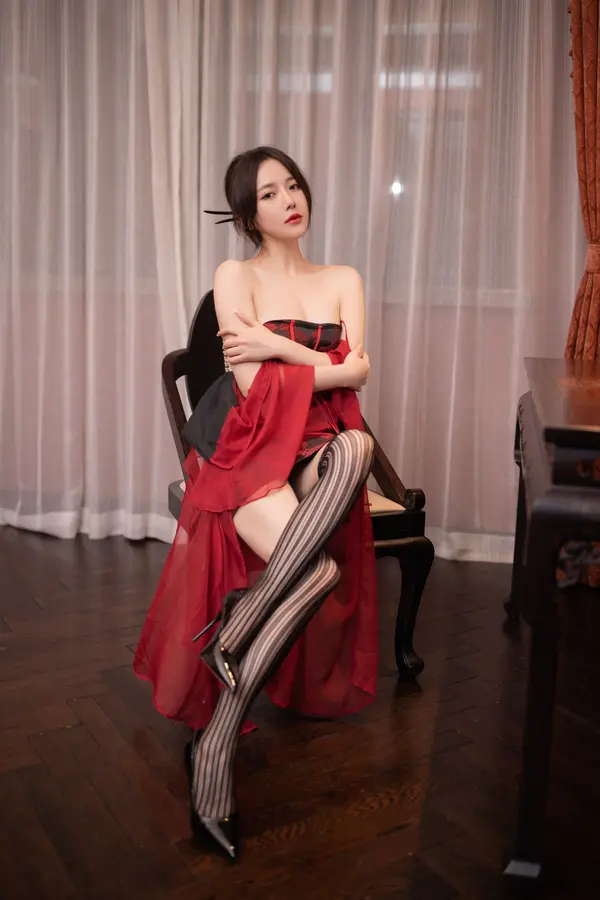 鱼子酱Fish《落叶有情》(125P)
