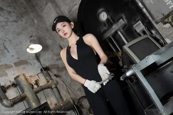 Vol. 08027 周于希Sally(100P)