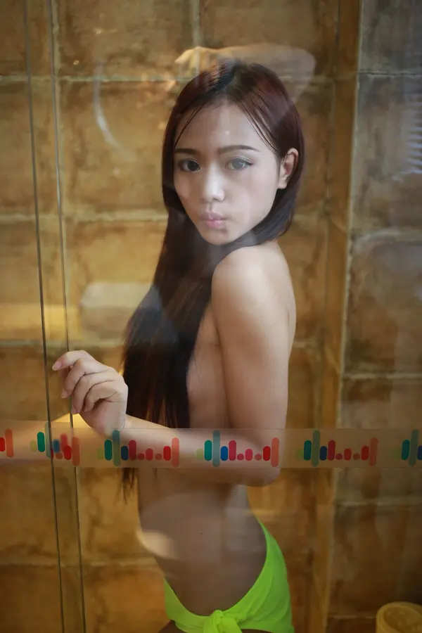 Vol. 00005 toro羽住《私购流出》(130P)