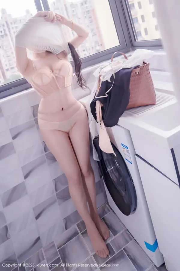 Vol. 11010 汐汐爱吃草莓(84P)