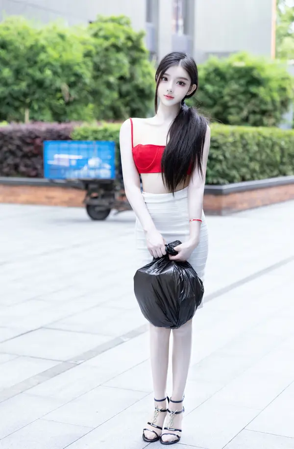 Vol. 8794 龙雪儿《私购流出》(61P + 1V)