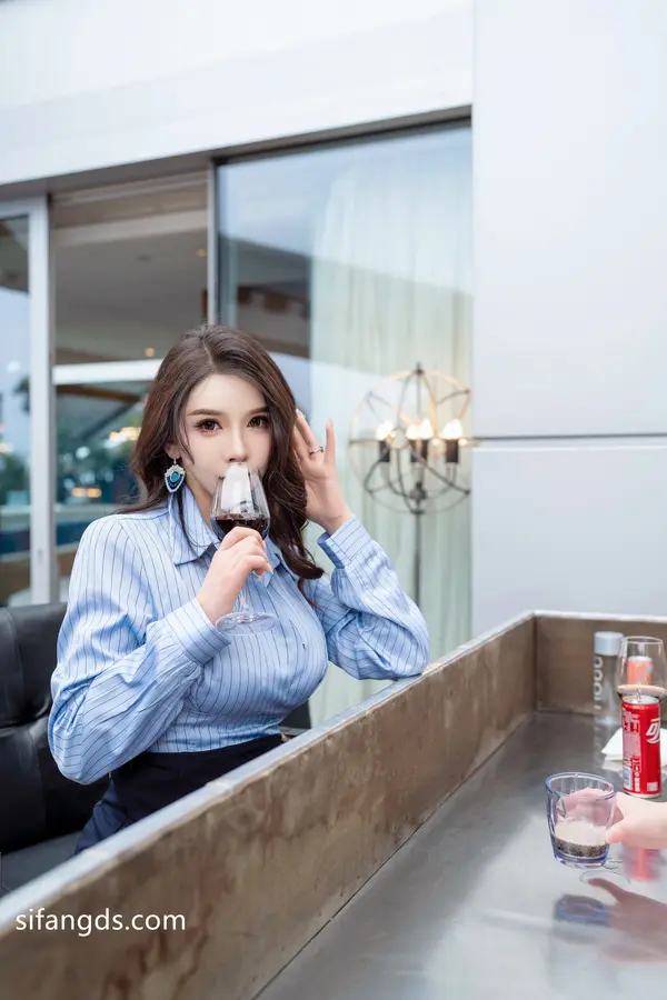 Vol. 0323 李丽莎《私购流出》(90P + 4V)