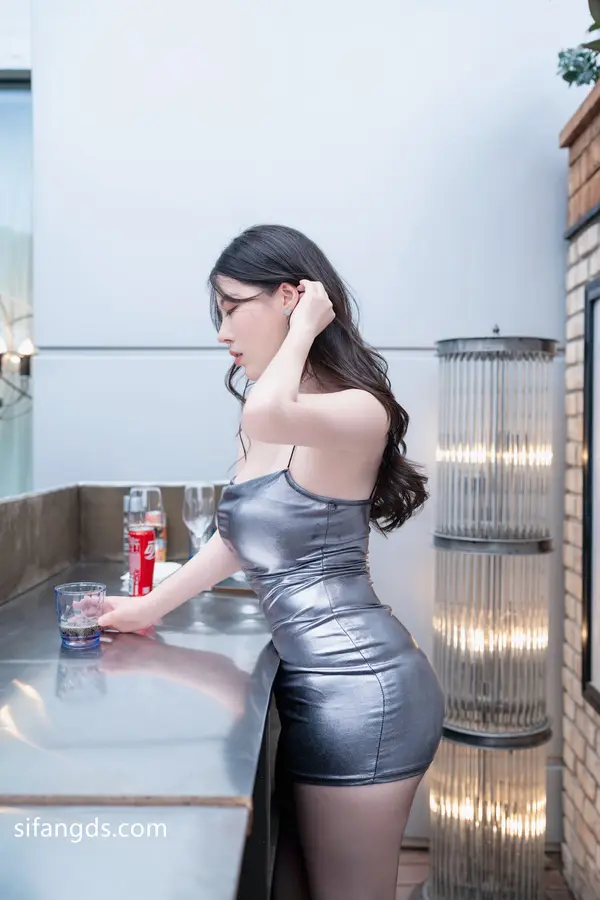 Vol. 0323 李丽莎《私购流出》(90P + 4V)