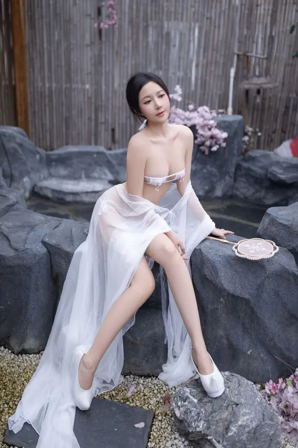 Vol. 8927 鱼子酱Fish《花想容》(120P)