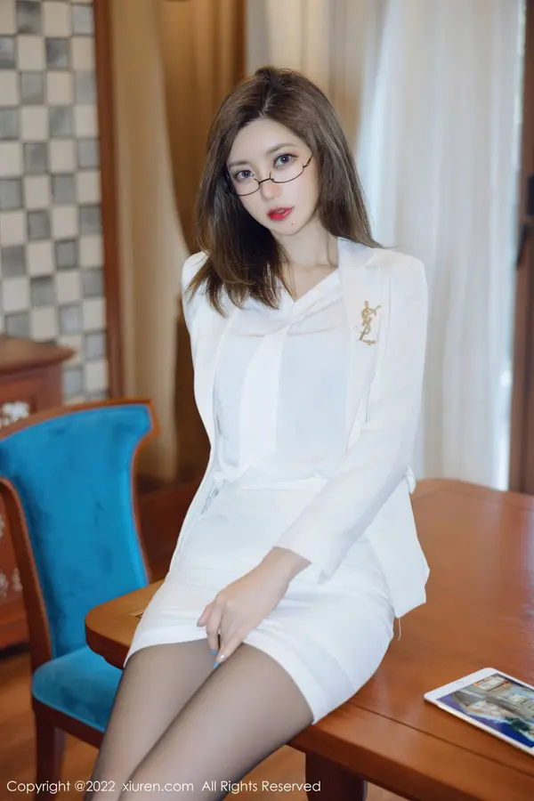 Vol. 04544 绮里嘉ula(76P)