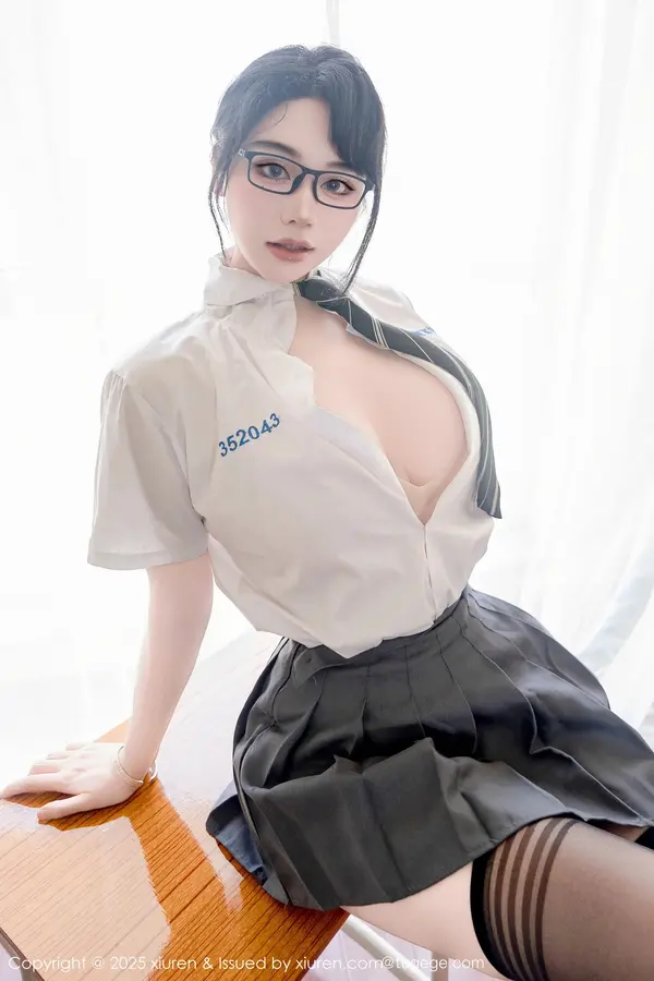 Vol. 10530 汐汐爱吃草莓(86P)