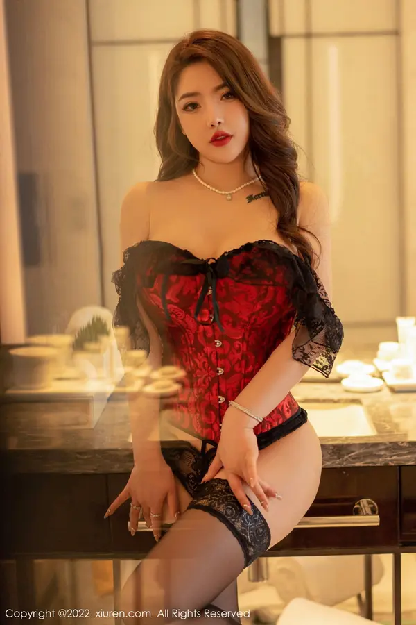 Vol. 04732 小海臀Rena(48P)