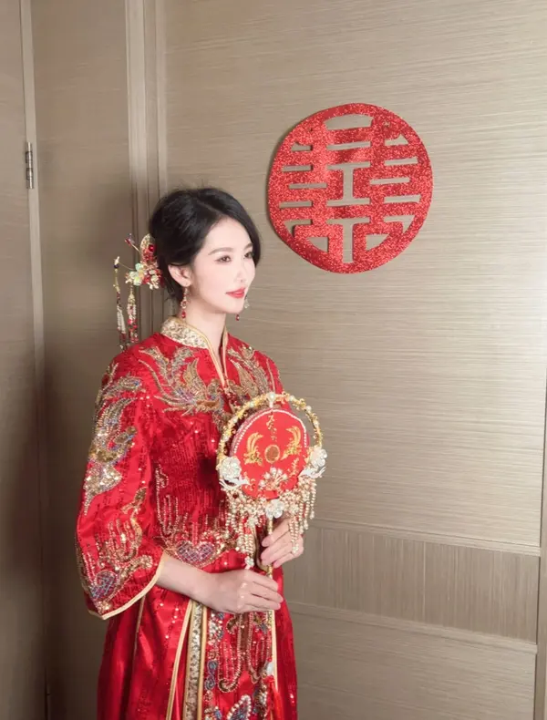 Vol. 8376 利世《私购流出》(54P + 2V)-妹子录-美女图片|美女写真 专注超高清美女图片分享网站