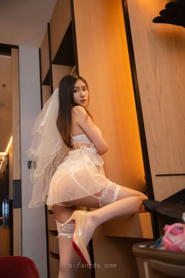 Vol. 09272 刘婷婷《私购流出》(80P + 3V)