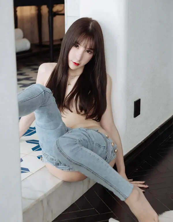 Vol. 0246 周于希Sandy(71P)