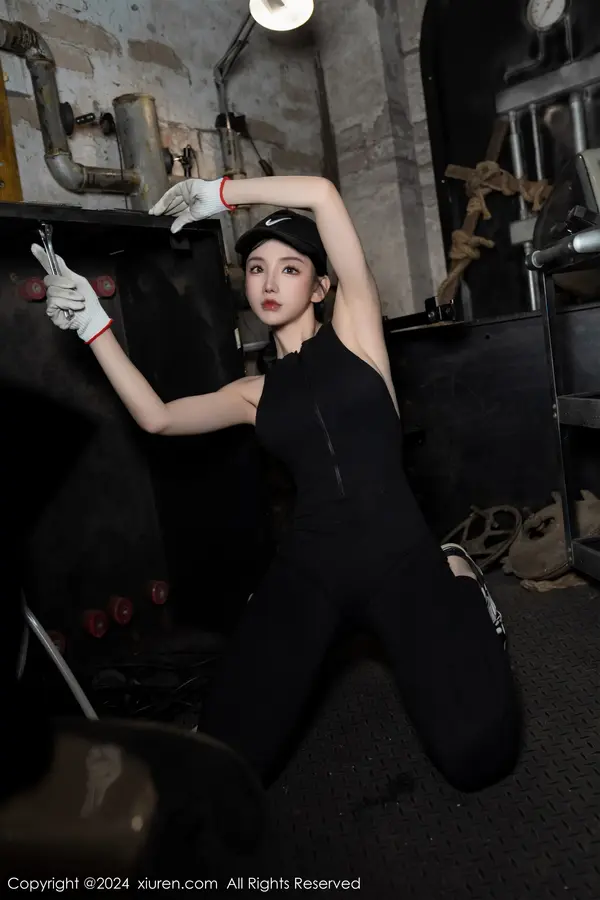 Vol. 08027 周于希Sally(100P)