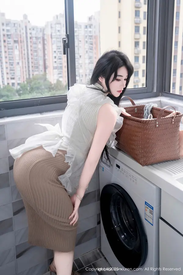 Vol. 11010 汐汐爱吃草莓(84P)
