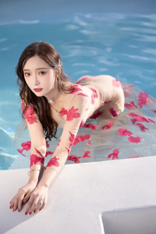 Vol. 0691 王馨瑶《私购流出》(76P + 1V)