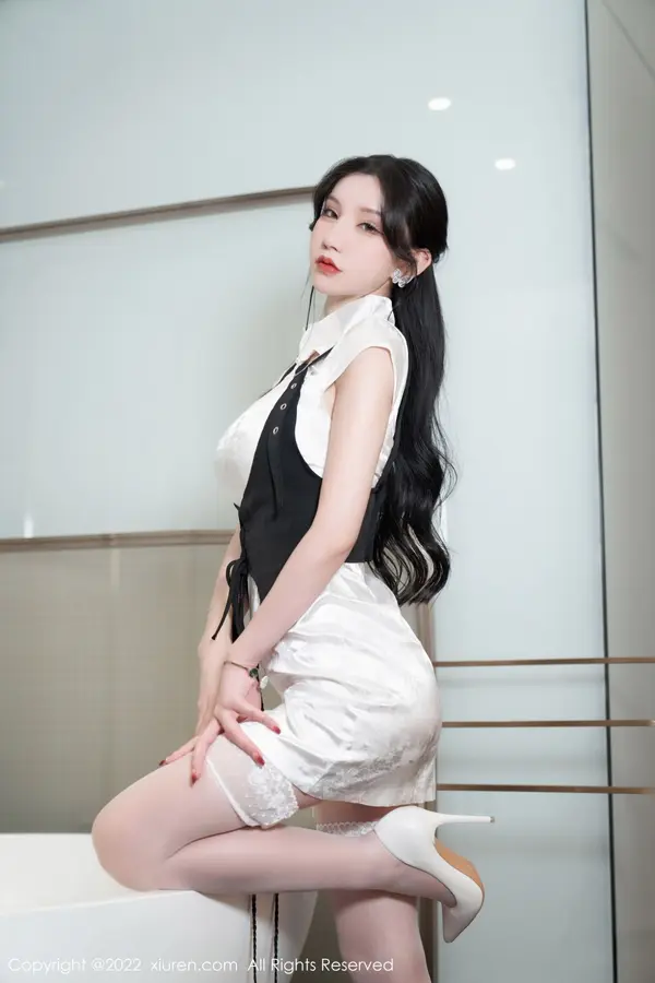 Vol. 05701 周于希Sally(76P)