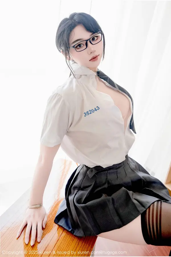 Vol. 10530 汐汐爱吃草莓(86P)