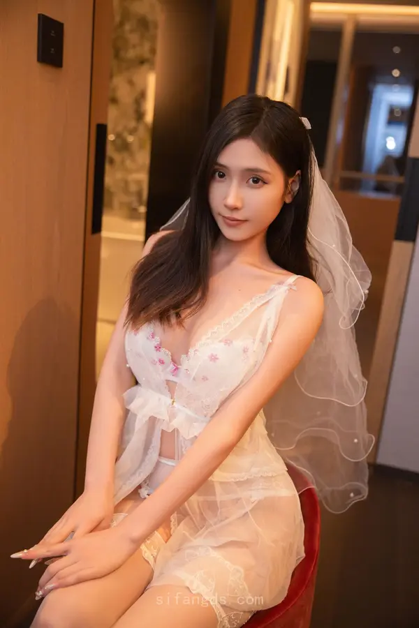 Vol. 09272 刘婷婷《私购流出》(80P + 3V)