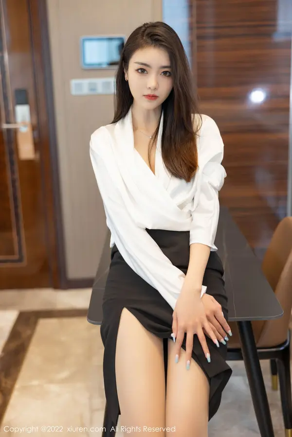 Vol. 04869 可乐Vicky(71P)