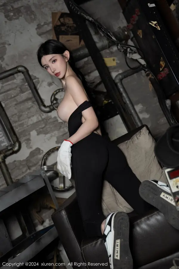 Vol. 08027 周于希Sally(100P)