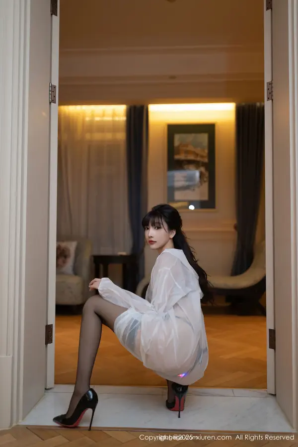 Vol. 09700 陆萱萱(81P)