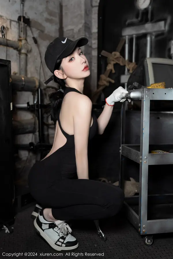 Vol. 08027 周于希Sally(100P)