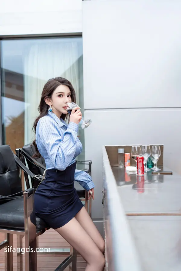 Vol. 0323 李丽莎《私购流出》(90P + 4V)