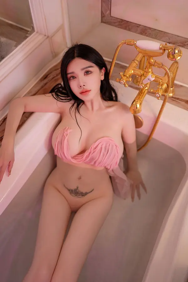 Vol. 0306 潘思沁《私购流出》(88P)