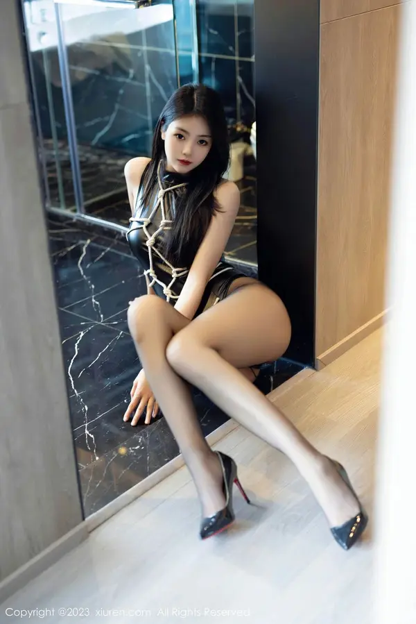 Vol. 06990 可乐Vicky(70P)