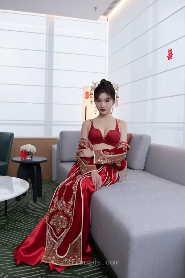 Vol. 9770 陆萱萱《私购流出》(92P + 2V)