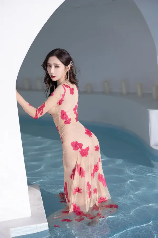 Vol. 0691 王馨瑶《私购流出》(76P + 1V)