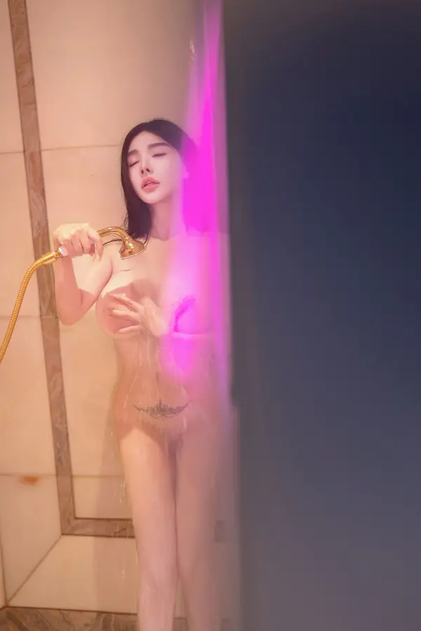 Vol. 0306 潘思沁《私购流出》(88P)