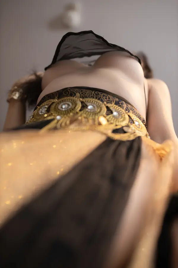 抖娘·利世《黑金西域》(81P)
