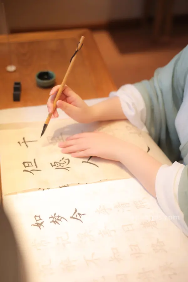 Vol. 8937 蛋蛋宝《私购流出》(83P + 4V)